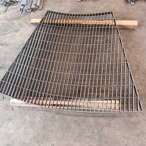 匠心獨運：人工焊接異形鋼格柵鋼格板展現無限可能