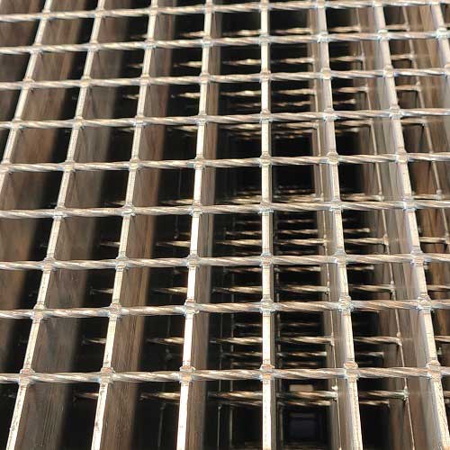 壓鎖鋼格柵鋼格板的制造流程與技術解析