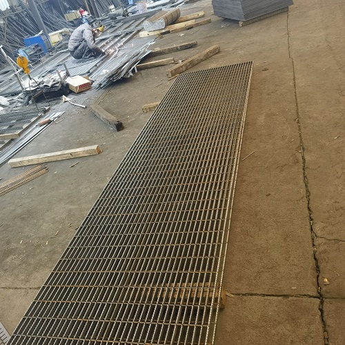 平臺(tái)鋼格板鋼格柵的防滑設(shè)計(jì)提升項(xiàng)目的安全性