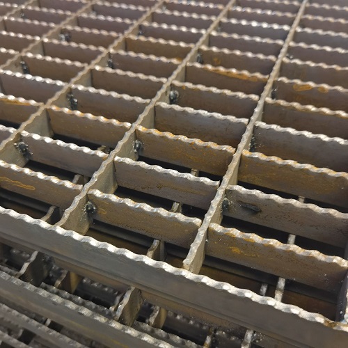 齒形平臺鋼格柵鋼格板的特性、應用和可靠性