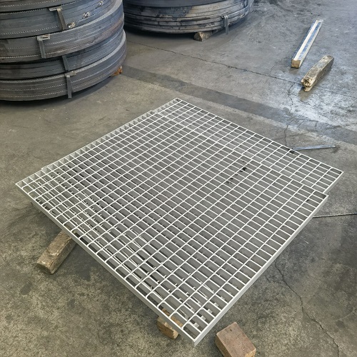 客戶(hù)血淚教訓(xùn)：選錯(cuò)鋼格板規(guī)格，3個(gè)月就變形！