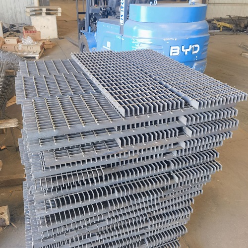 客戶(hù)血淚教訓(xùn)：選錯(cuò)鋼格板規(guī)格，3個(gè)月就變形！