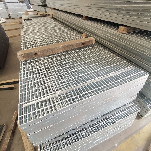 化工廠鋼格板選型指南：耐酸耐腐蝕材質推薦！