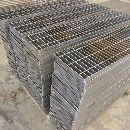 鋼格板用于排水溝蓋板的優勢分析