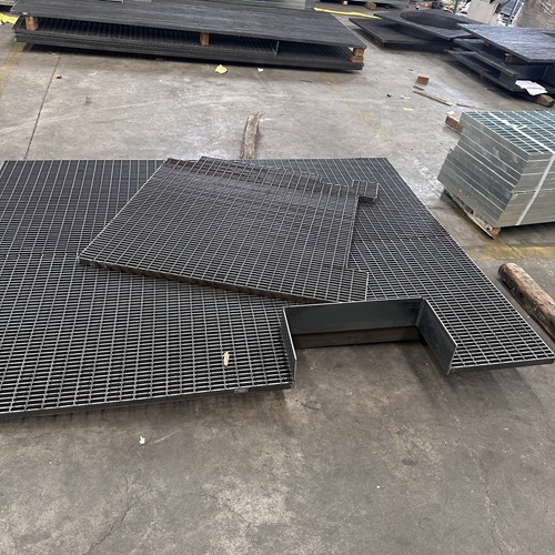 鋼格柵板在排水系統(tǒng)中的應(yīng)用太實用了