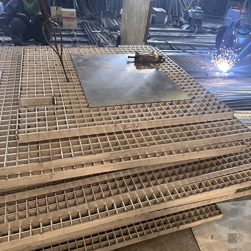 鋼格柵板和傳統鋪地材料誰更勝一籌