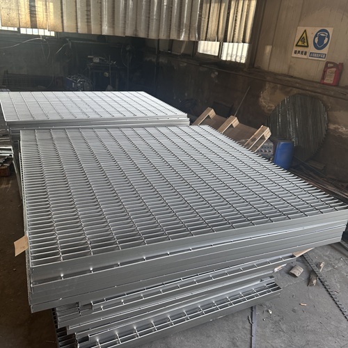 鋼格柵板生銹怎么辦？教你幾招輕松應(yīng)對